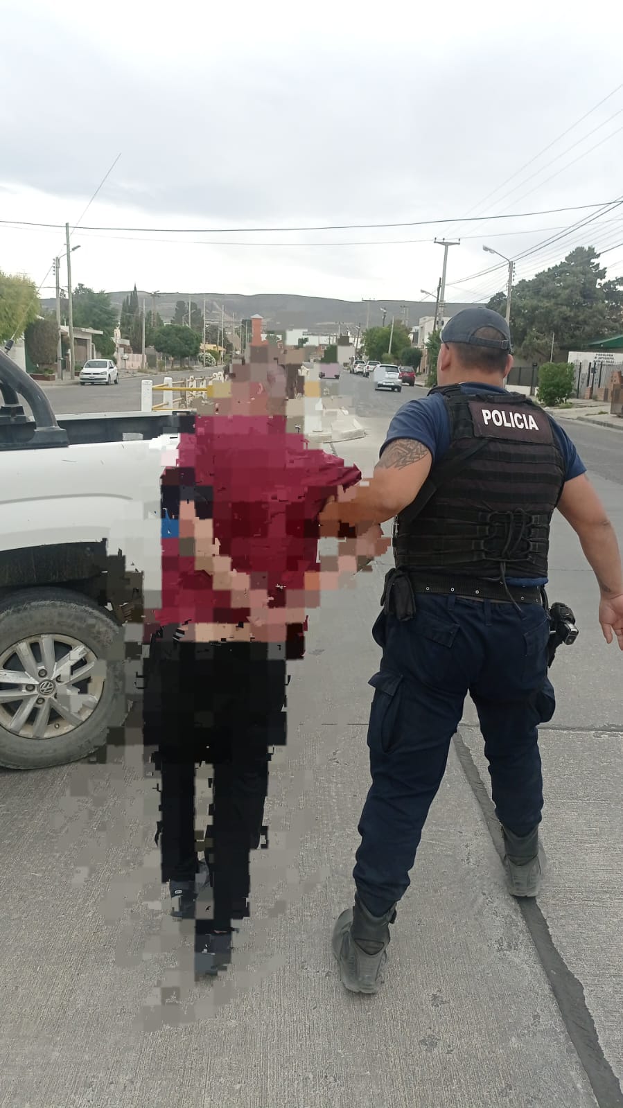 Detuvieron a un delincuente en el Barrio Juan XXIII: policías heridos, la alerta de un vecino y antecedentes penales