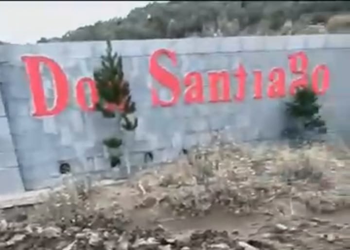 Vecinos denuncian complicaciones para salir de sus casas por una napa subterránea