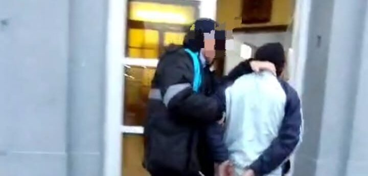 Le robó el teléfono a una menor y terminó detenido