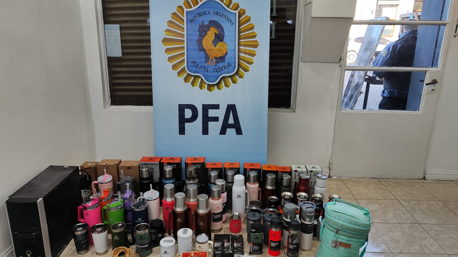 Comercio en Comodoro Rivadavia Vendía Productos STANLEY Falsificados y Peligrosos