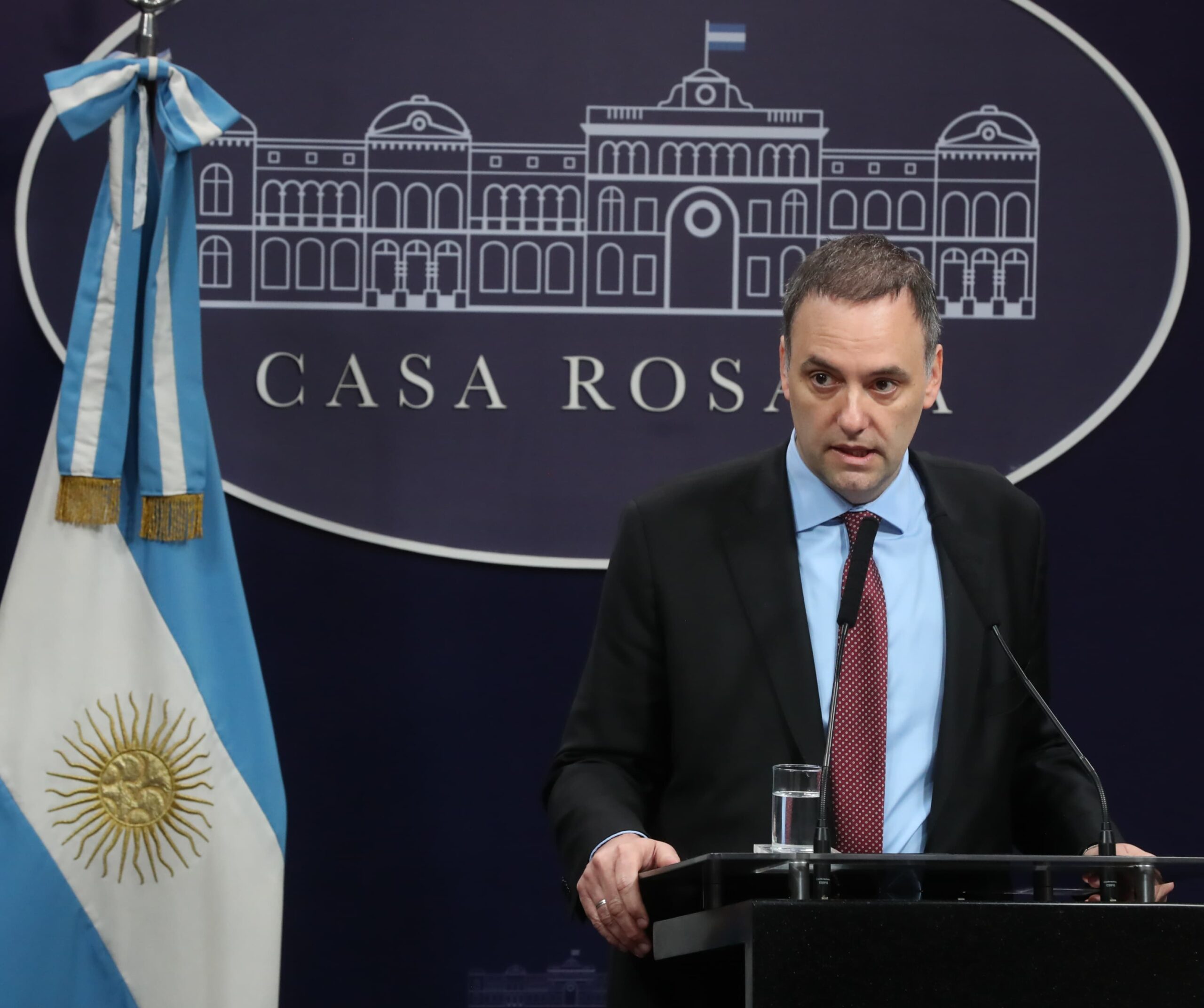 Adorni: “Lo primero que hay que hacer para luchar contra la pobreza es terminar con la inflación”