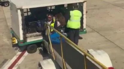 Despidieron a dos maleteros por negligencia en el despacho de equipajes