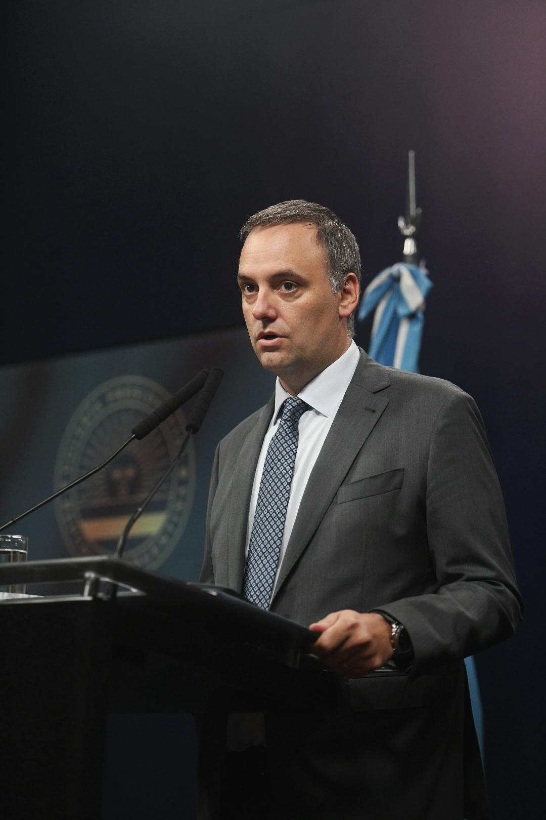 Adorni anunció que el Gobierno dará de baja la licitación de la Hidrovía Paraguay-Paraná