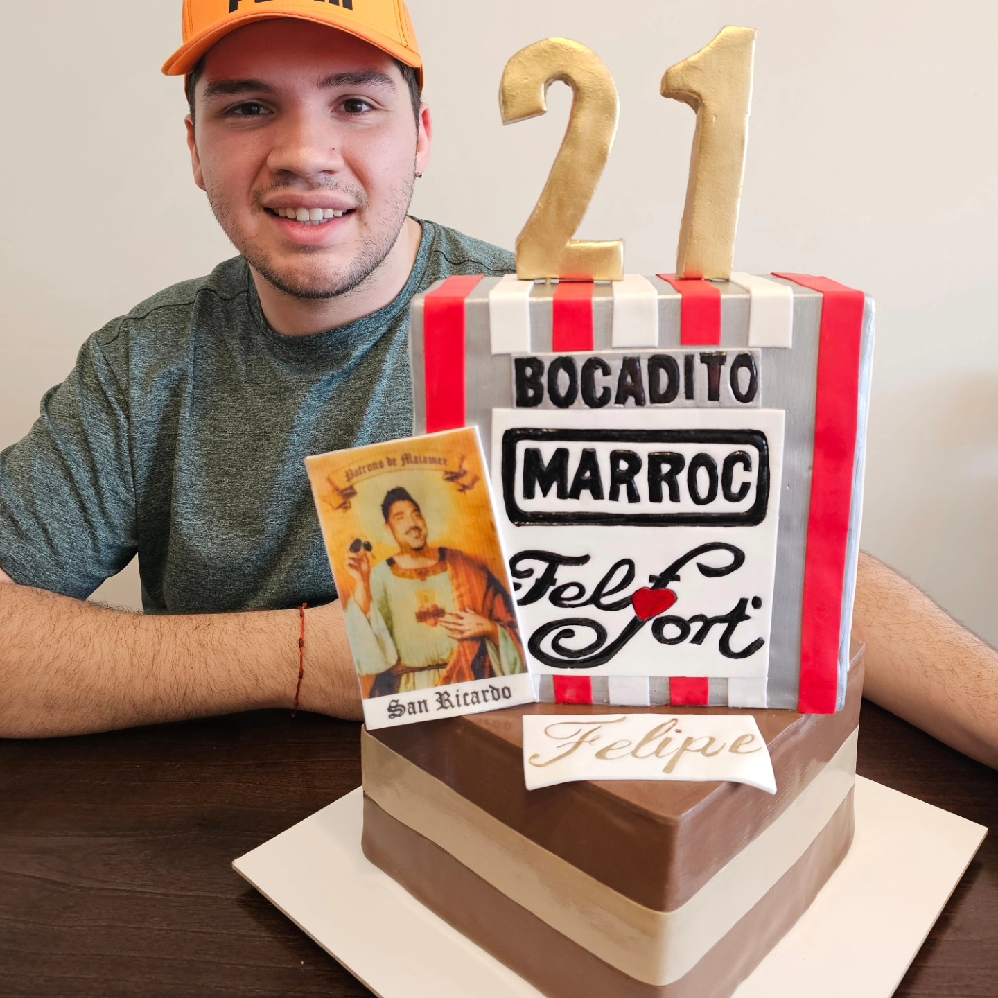 Gaston Salas sorprendió con una increíble torta para Felipe Fort
