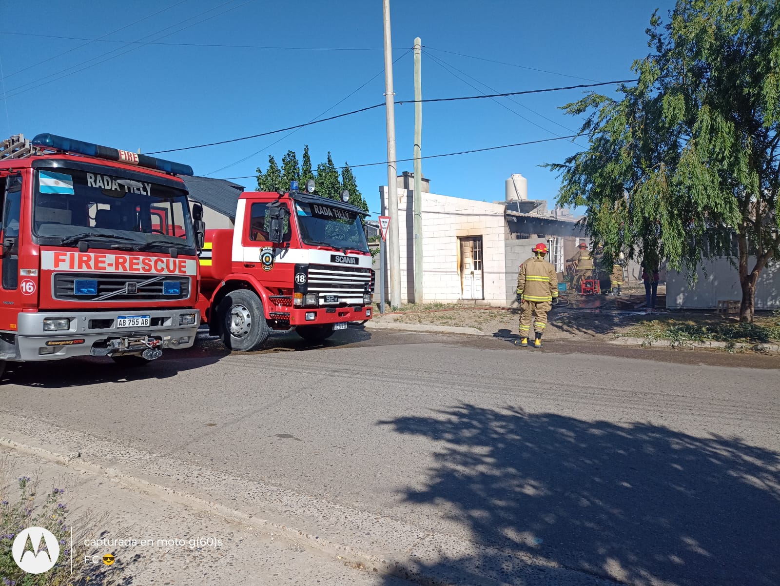 Incendio de vivienda en Rada Tilly: dos adultos mayores debieron ser rescatados