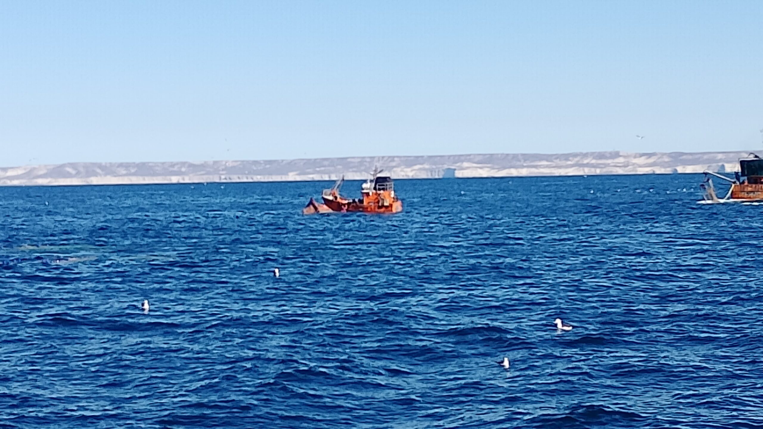 Se hundió un barco pesquero en Rawson