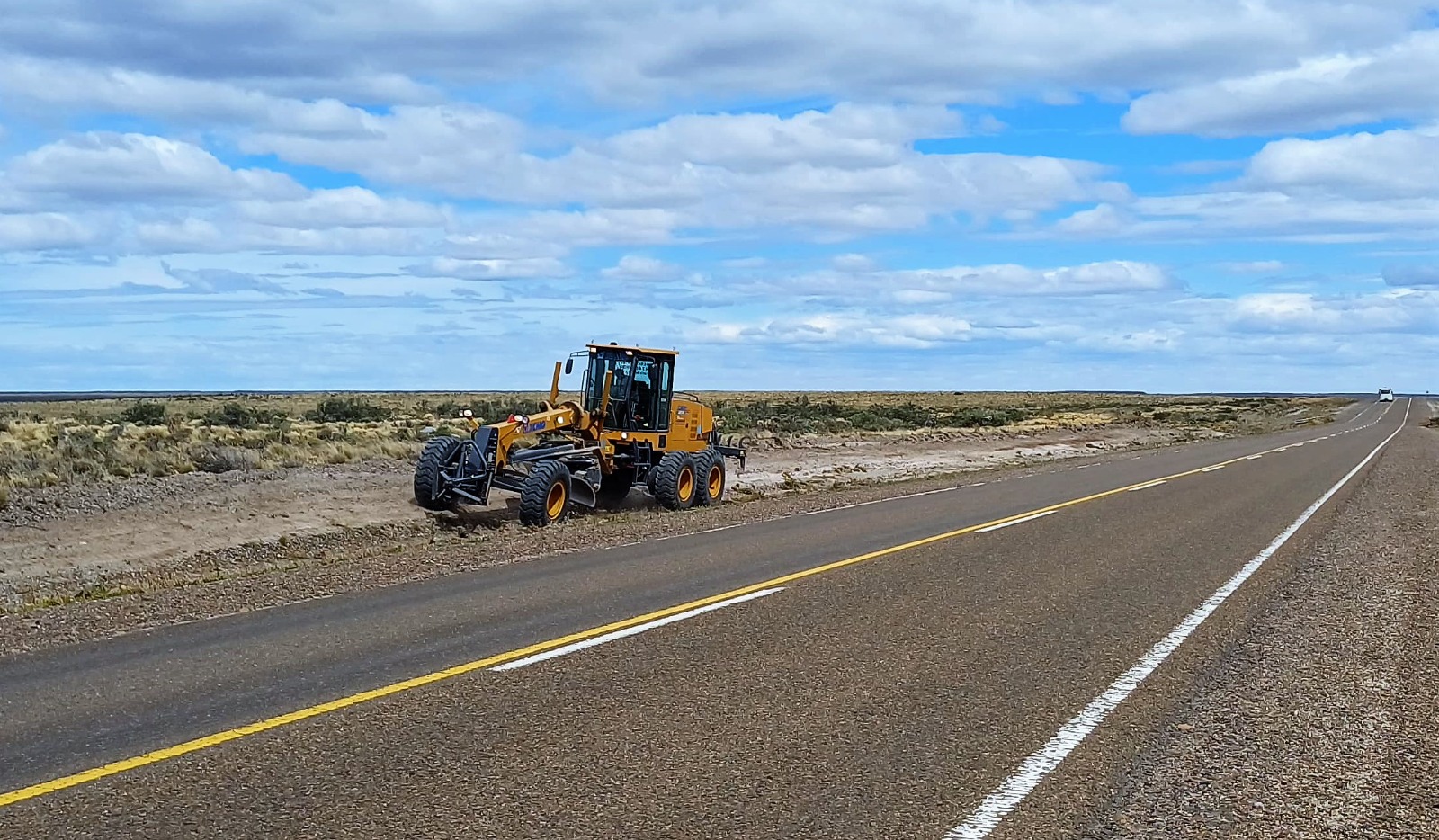 Vialidad Nacional realiza tareas de conservación en las rutas 25, 3 y 40