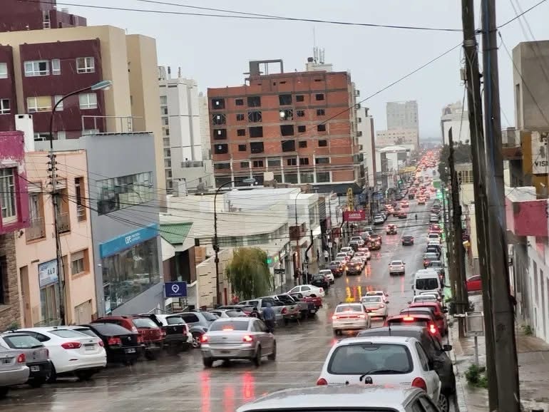 Martes fresco con lluvias aisladas por la tarde