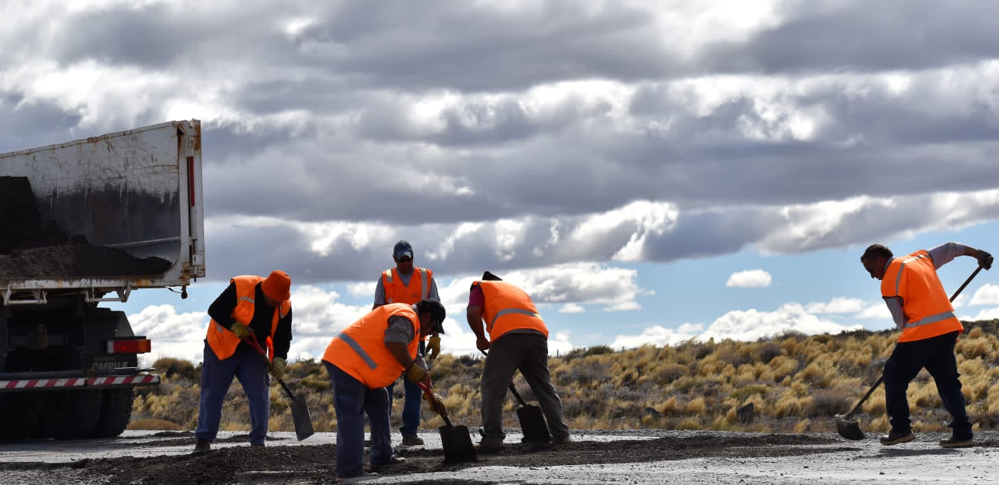 Vialidad Nacional inició bacheo en la ruta 40, entre Facundo y Los Tamariscos