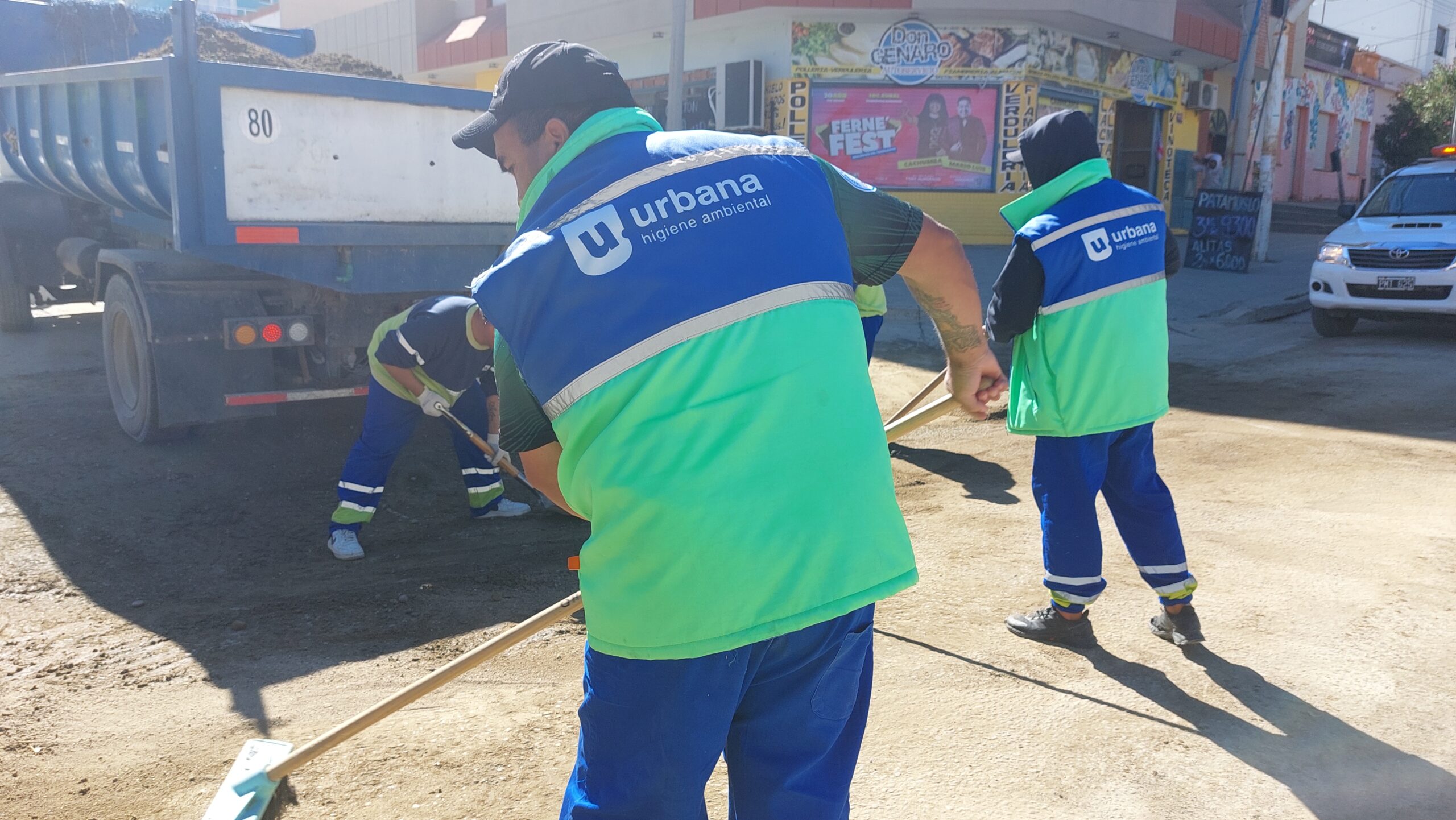 Urbana despliega operativos de limpieza por intensas lluvias en Comodoro
