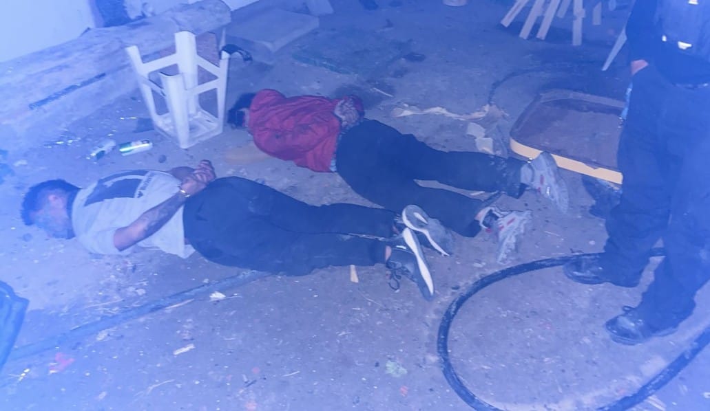 Persecución en Km 17: dos hombres fueron detenidos tras una fuga y un disparo a la policía