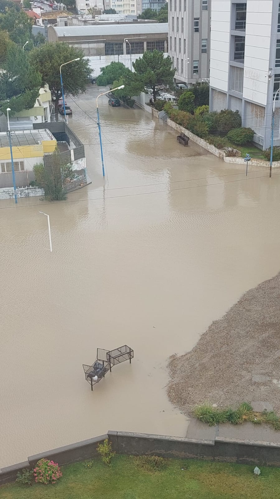 Ministros y funcionarios de las principales carteras provinciales permanecen en Comodoro  ante la contingencia climática
