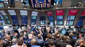 Riesgo supera los 700 puntos y la bolsa cae más de 5 %