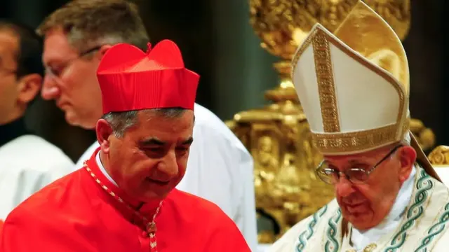 Un cardenal suspendido por el papa Francisco exige participar en el cónclave