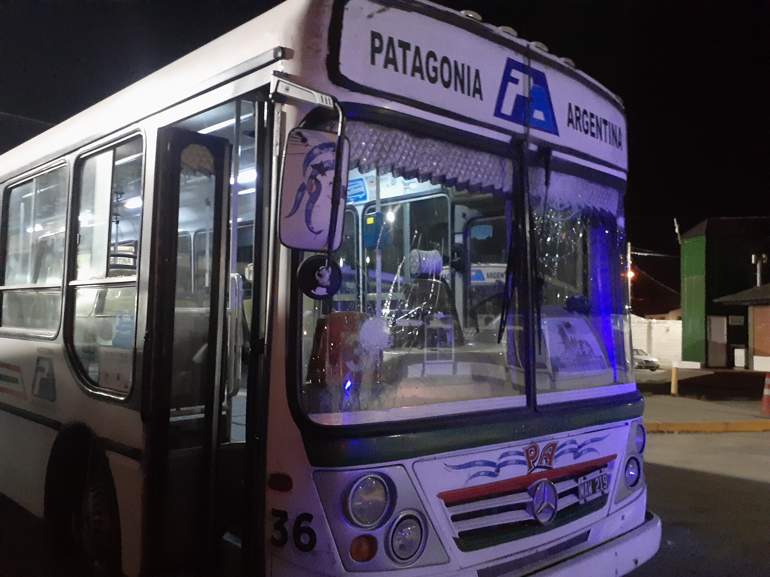 Ataque a colectivo de la Línea 3 en el barrio Abel Amaya