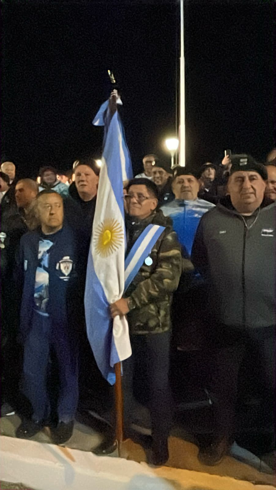 Multitudinaria y popular Guardia de las estrellas:»No vamos a permitir que la desidia de este gobierno se lleve puesta la causa Malvinas»
