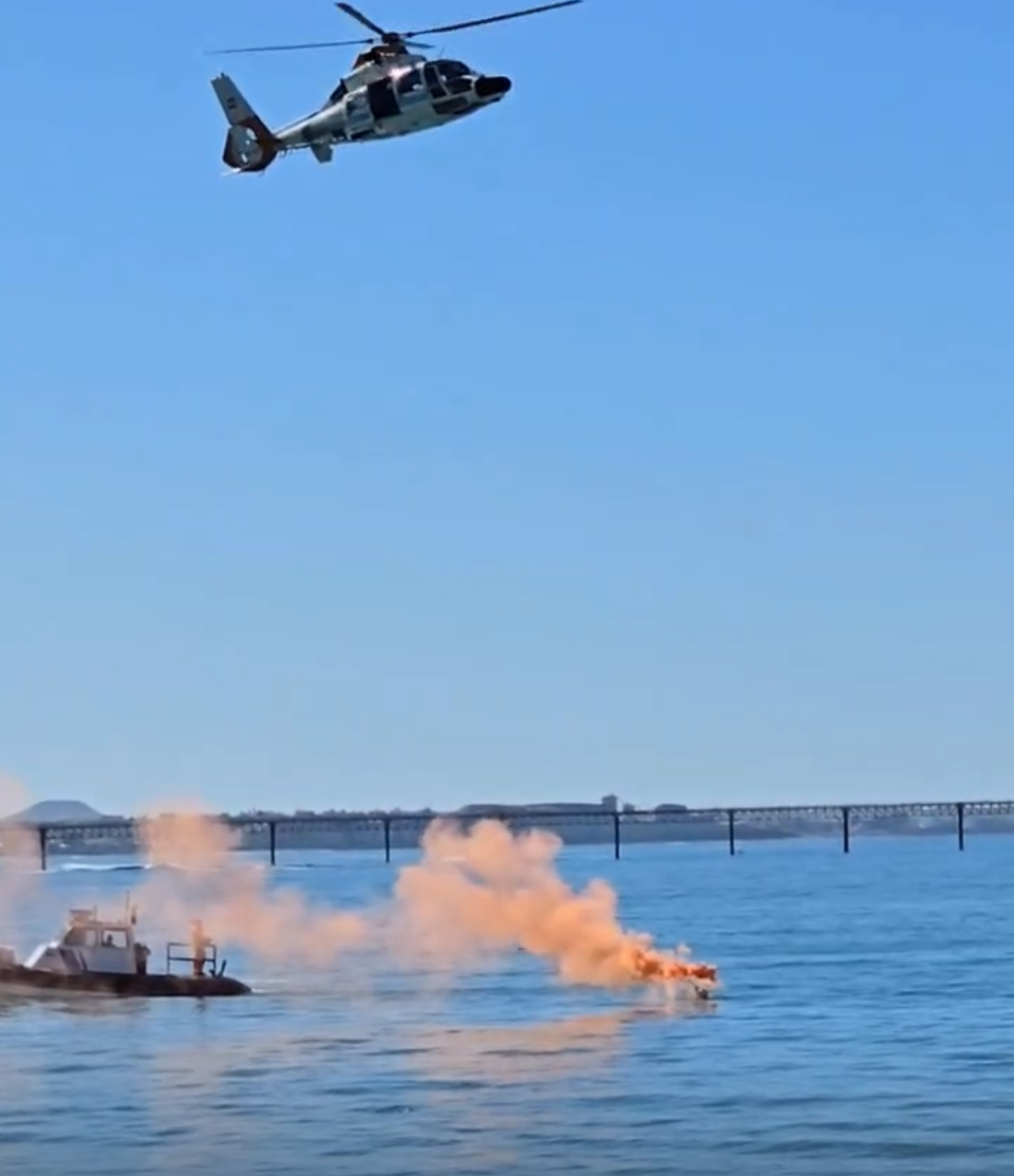 Simulacro de rescate en el mar en la costanera local: despliegue de la Prefectura Naval Argentina