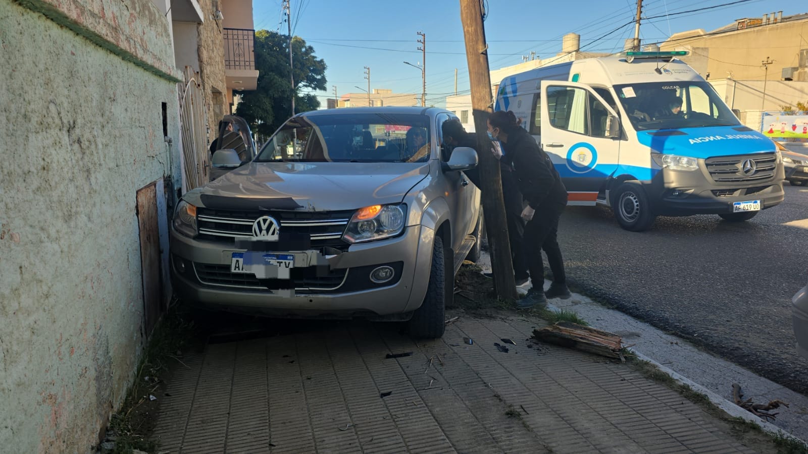Descompensación al volante provocó un accidente en calle Alvear: no hubo heridos