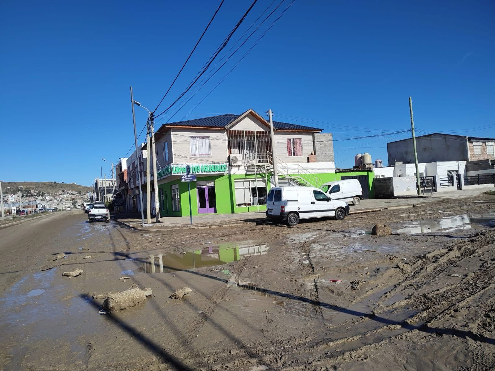 “No queremos callarlo más”: el pedido desesperado de un comercio de barrio por las lluvias y el abandono en Juan XXIII