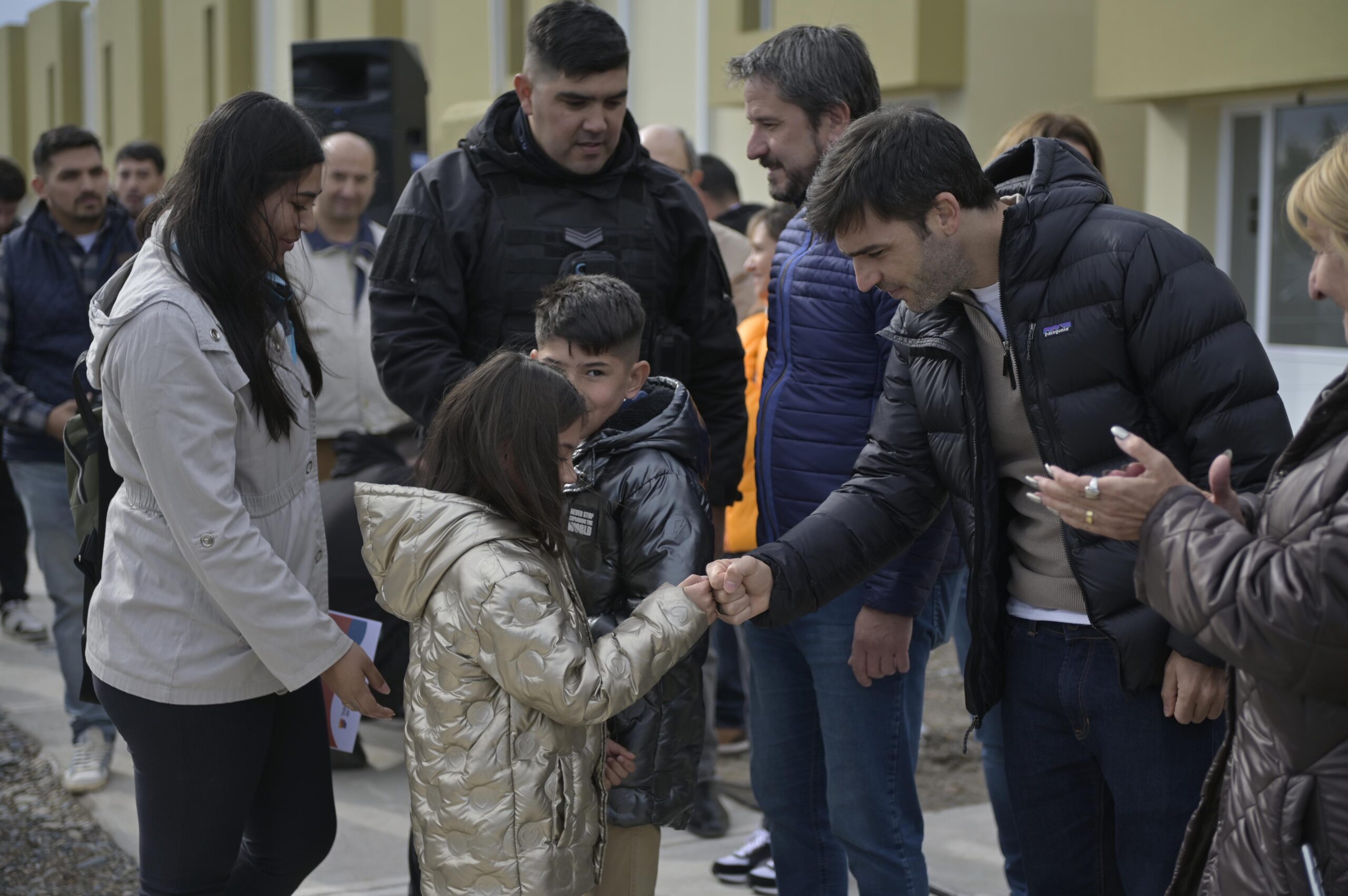 Torres entregó viviendas a 49 familias de Trelew y aseguró que «la obra pública seguirá siendo una política de Estado fundamental para el desarrollo de Chubut»