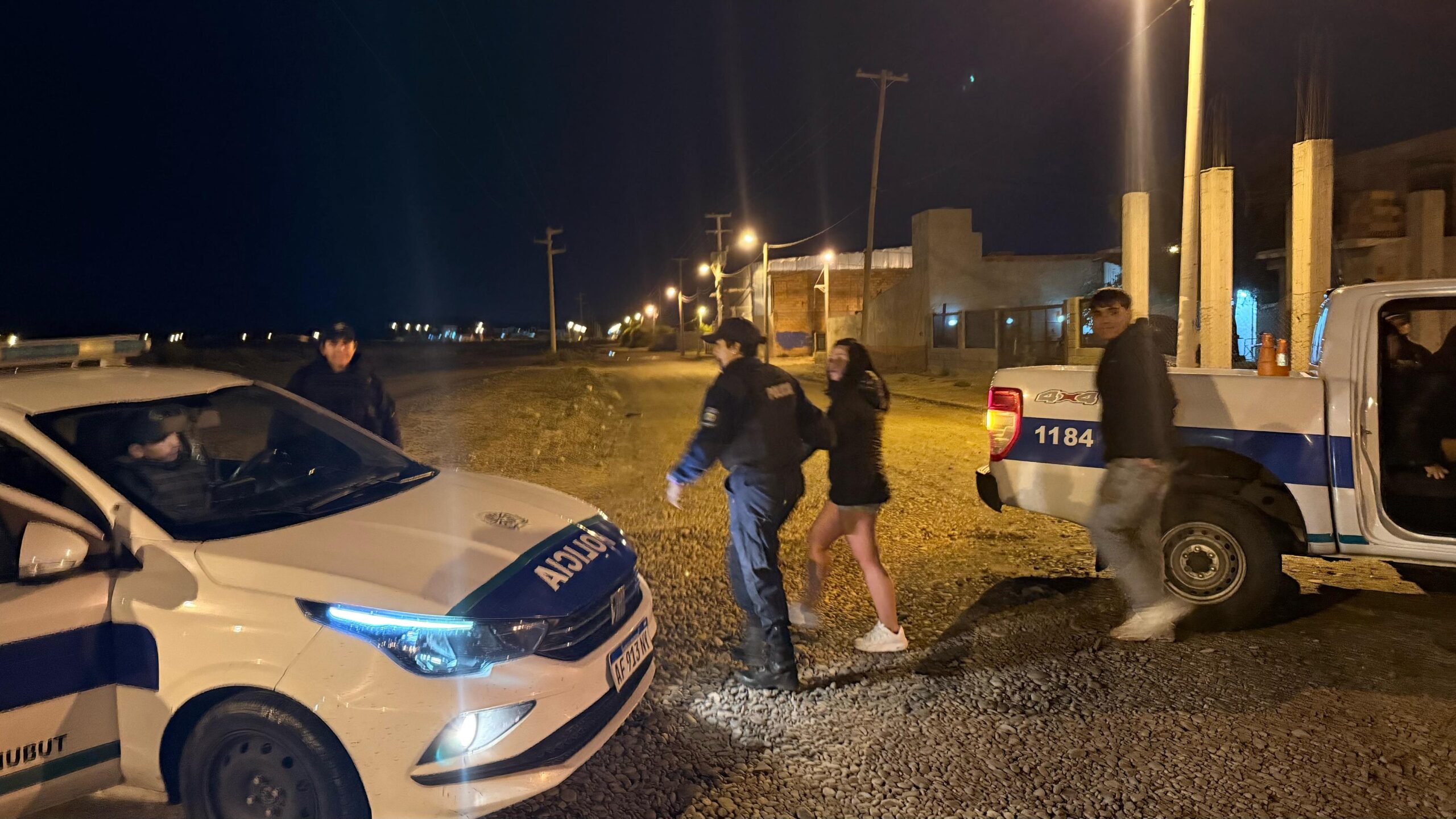 Música, alcohol y menores en plena madrugada en el Barrio Pueyrredon