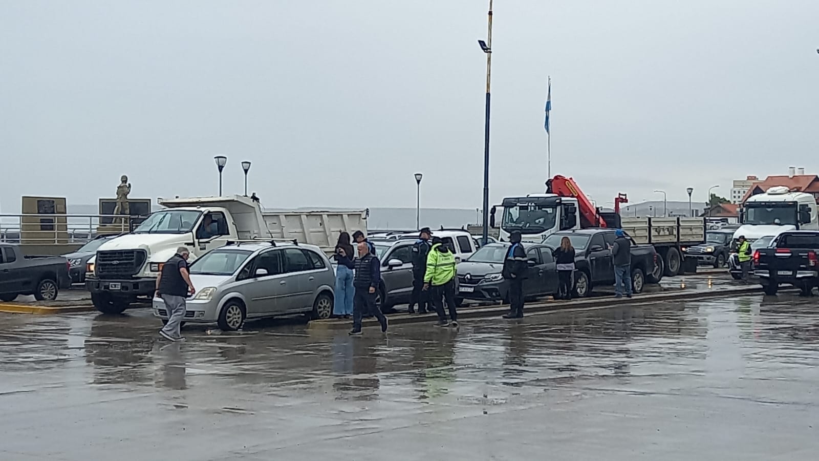 Choque en cadena genera caos vehicular en Hipólito Yrigoyen