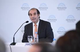 Ramos Padilla vetó la  actuación de García Mansilla en la Corte