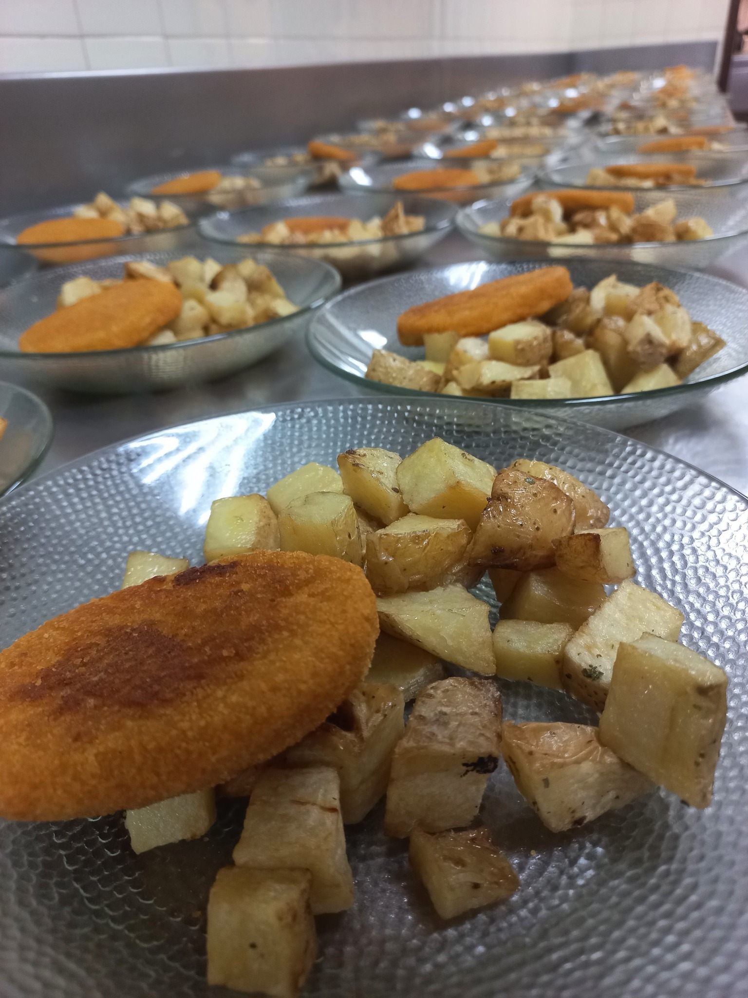 El Comedor Universitario lanza una campaña solidaria para recuperar cubiertos