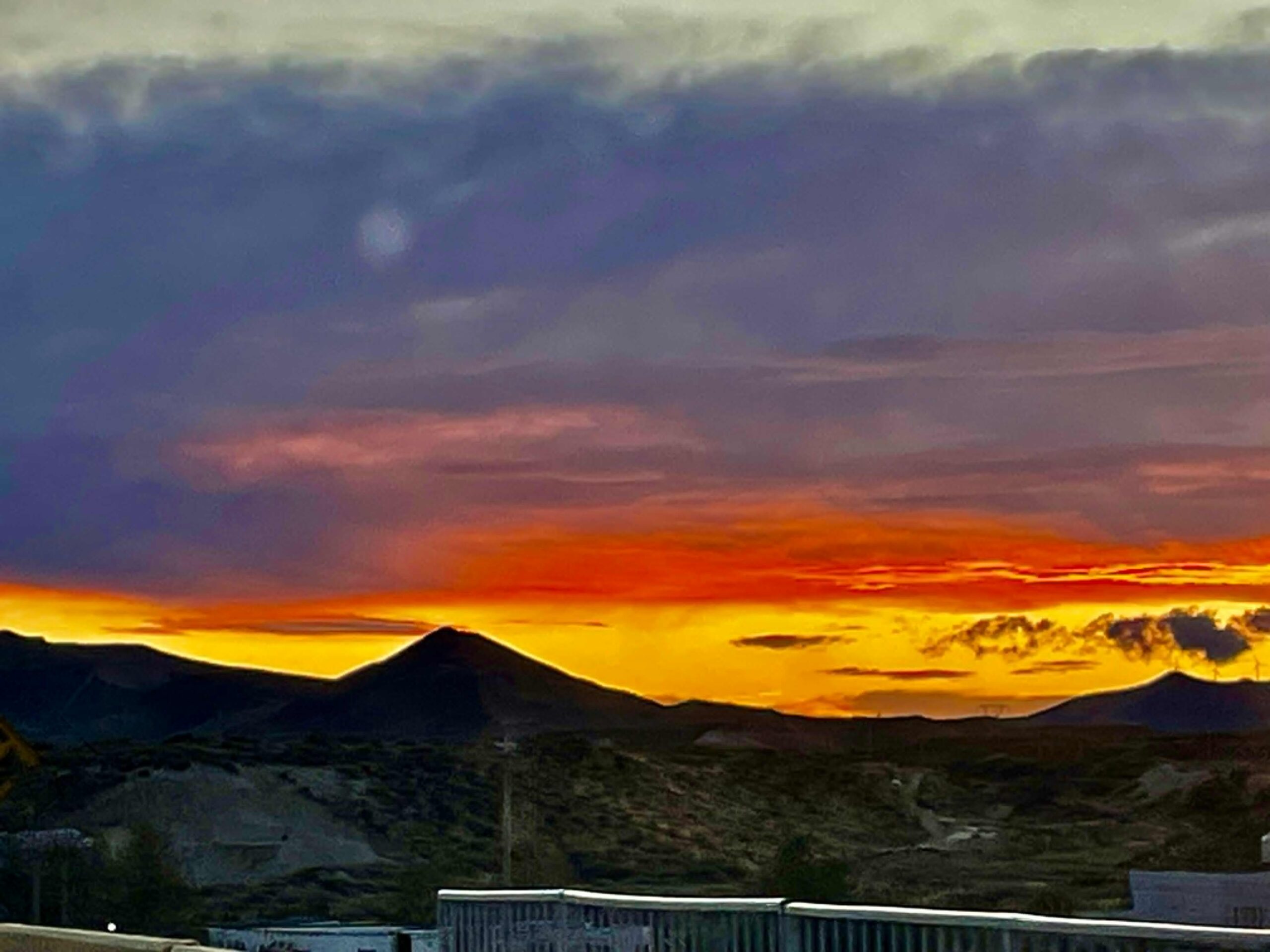 Miércoles con cielo parcialmente nublado y viento intenso