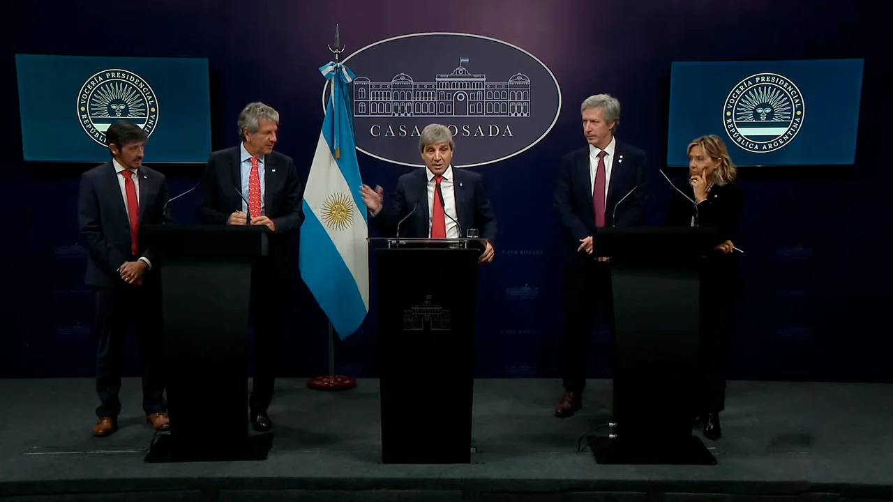 Una por una, las medidas del Gobierno para fomentar el uso de «dólares del colchón»