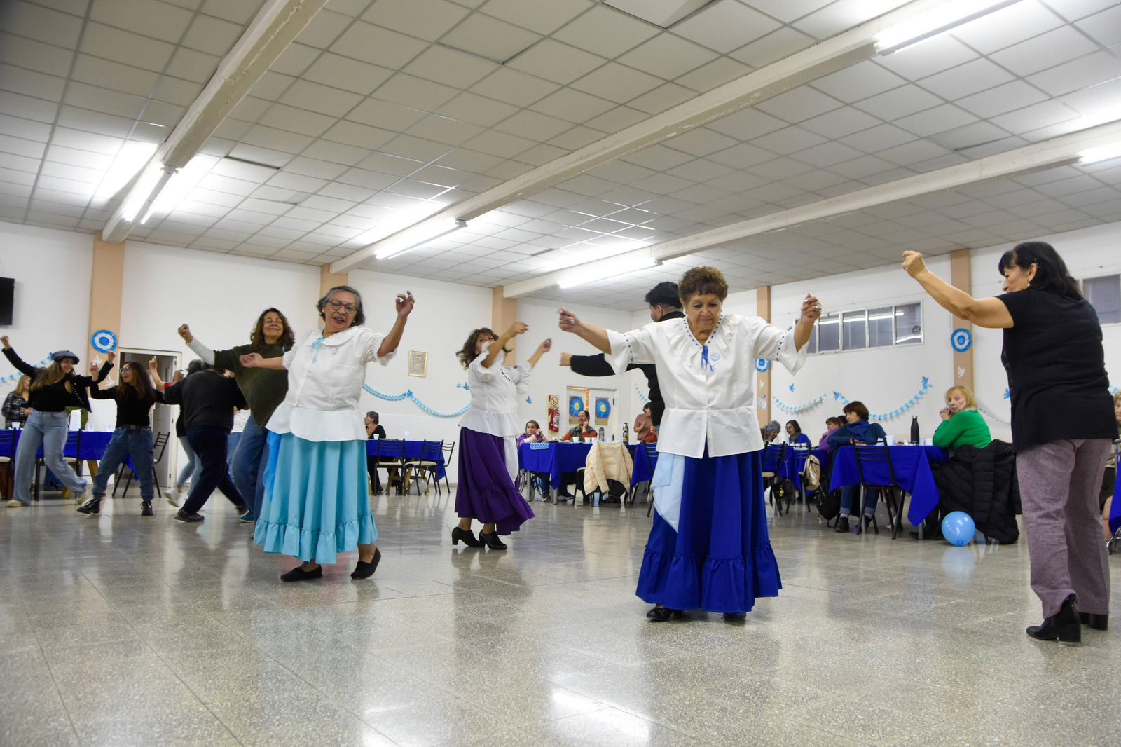 La Juventud del PRO celebró el 25 de Mayo con una peña patriótica en el Centro de Jubilados y Pensionados “Capital Nacional del Petróleo”