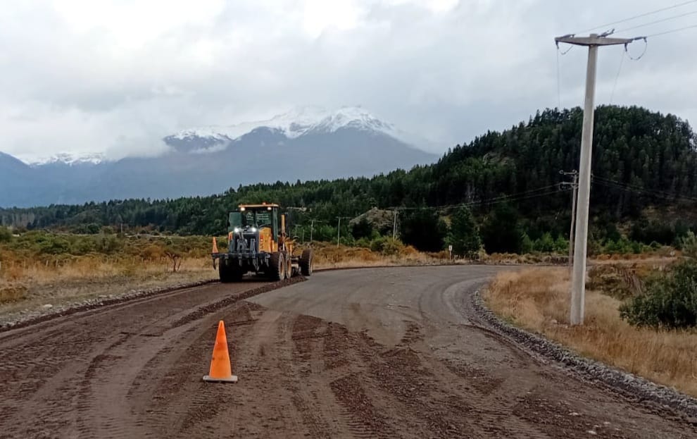 Vialidad Nacional realiza trabajos de mantenimiento entre Trevelin-Chile