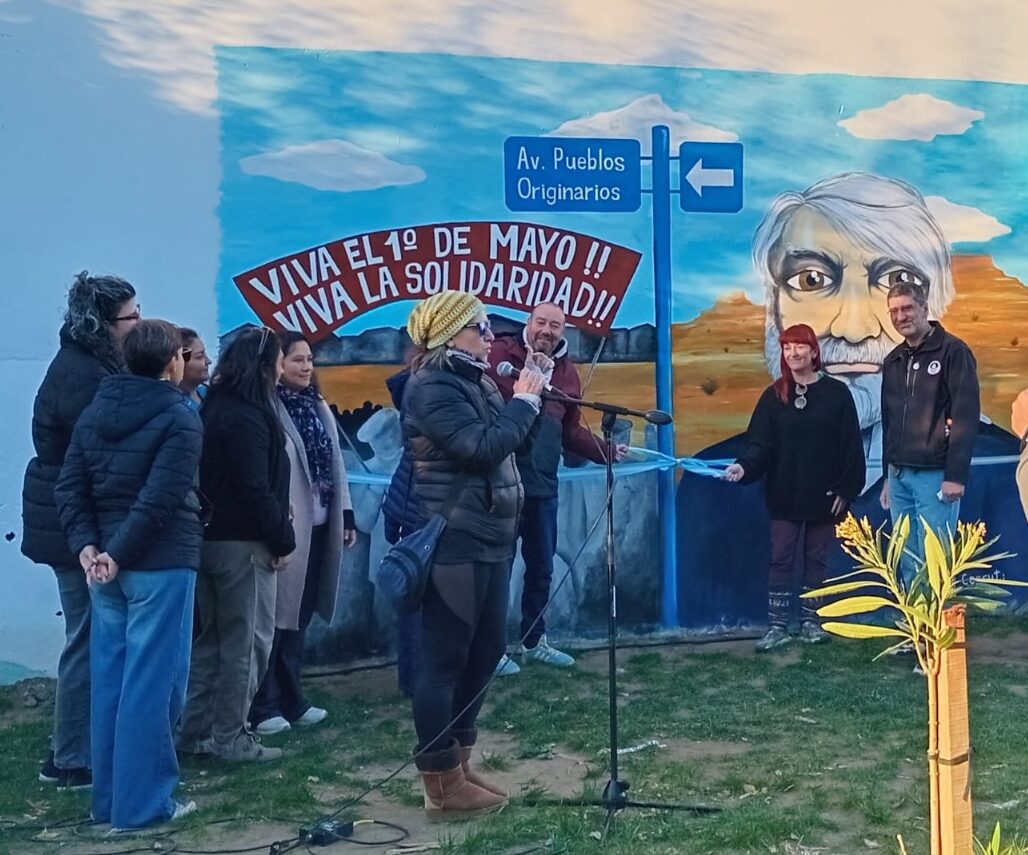 “La Patagonia Rebelde sigue viva”: el mural que homenajea a Osvaldo Bayer en Comodoro