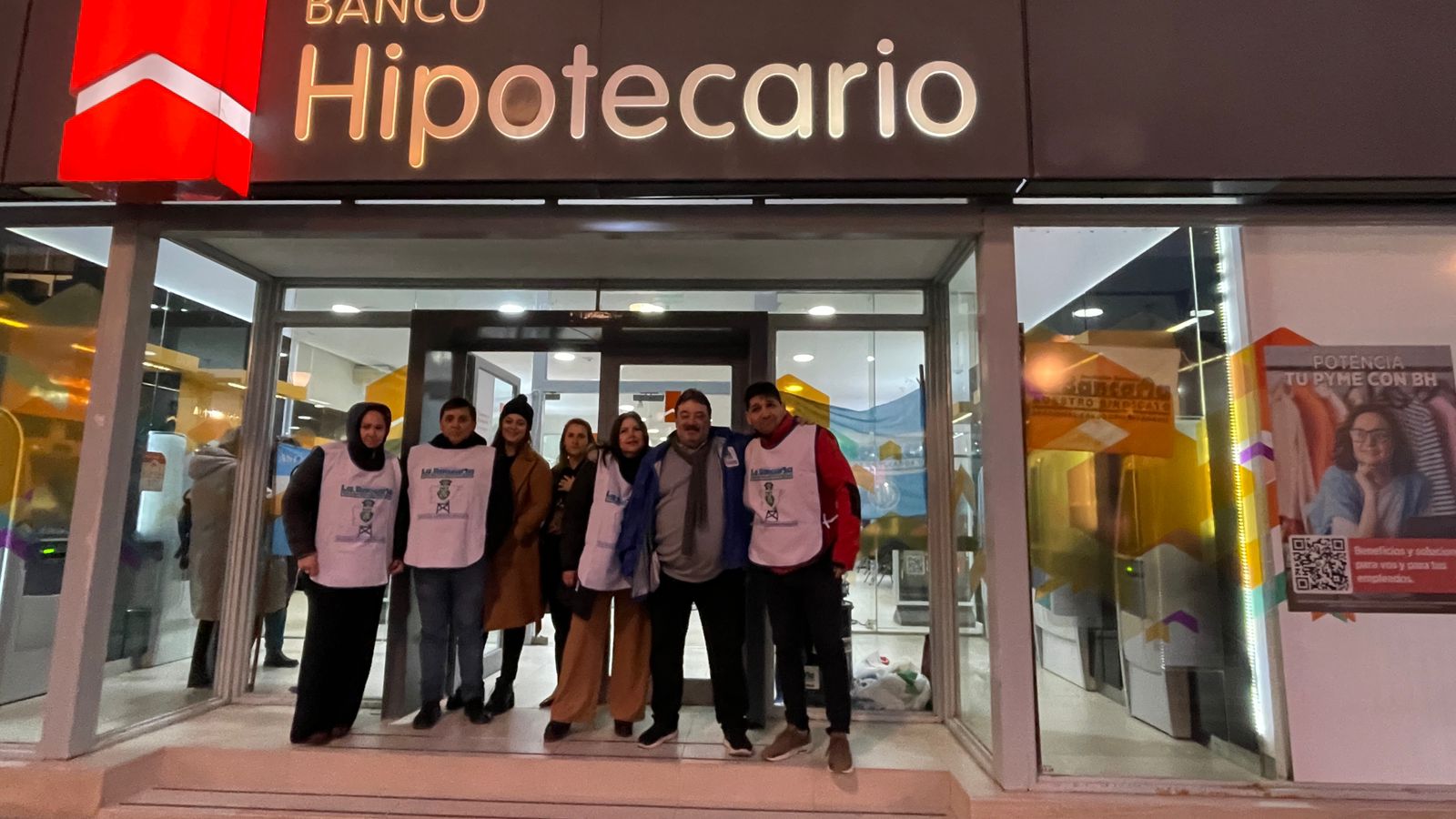 Despido en el Banco Hipotecario generó protesta y cese de atención al público en Comodoro
