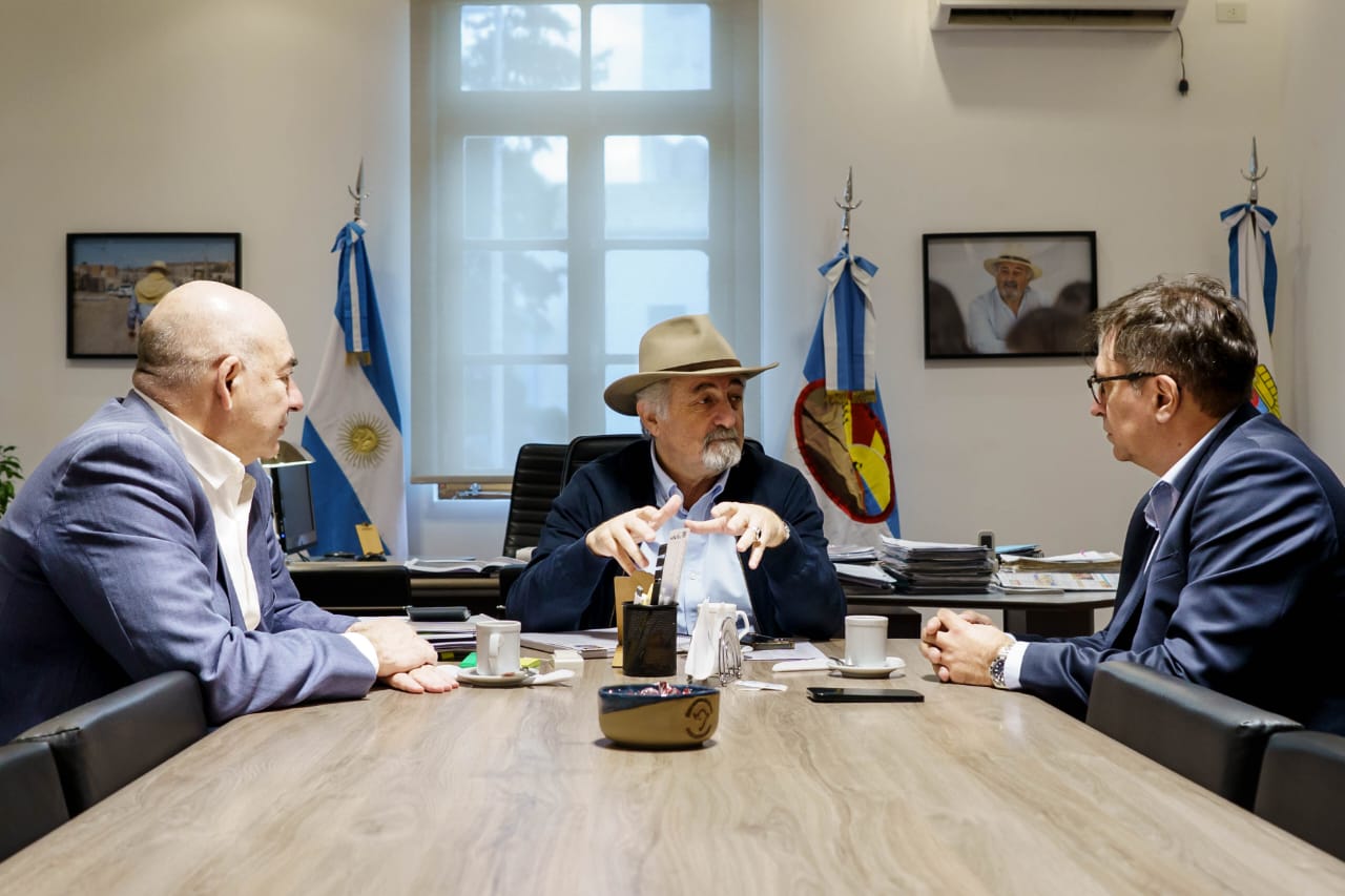 El presidente del Superior Tribunal de Justicia del Chubut se reunió con el intendente Macharasvilli