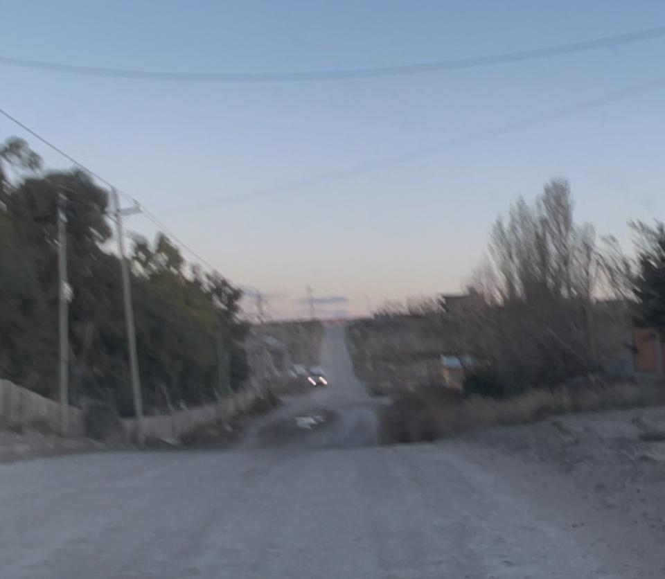 Frío y sin gas: vecinos del Km 17 se preparan para otro invierno con garrafas, leña y electricidad