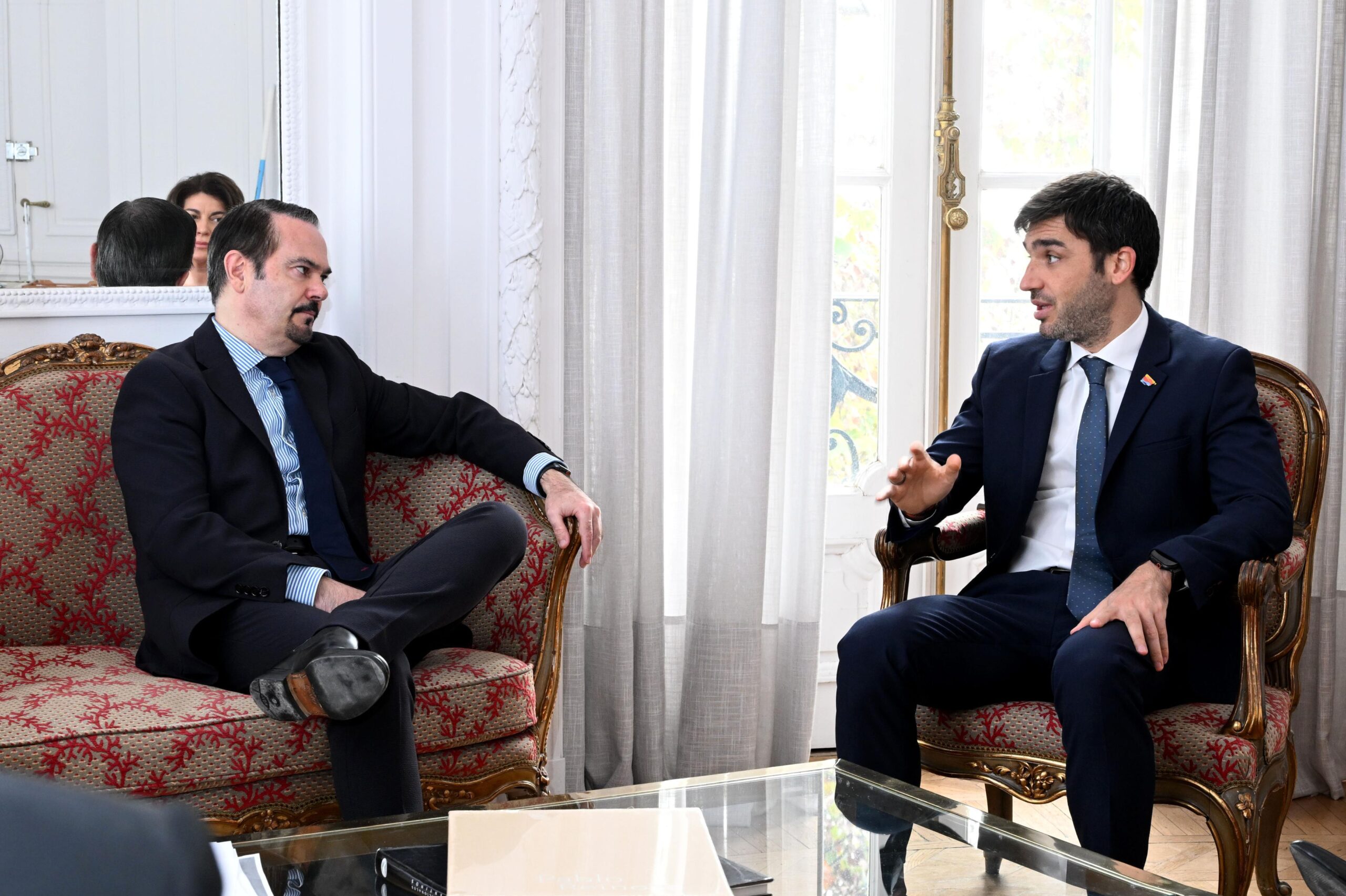 Torres se reunió con el embajador de Francia para avanzar en inversiones turísticas, energéticas y sustentables