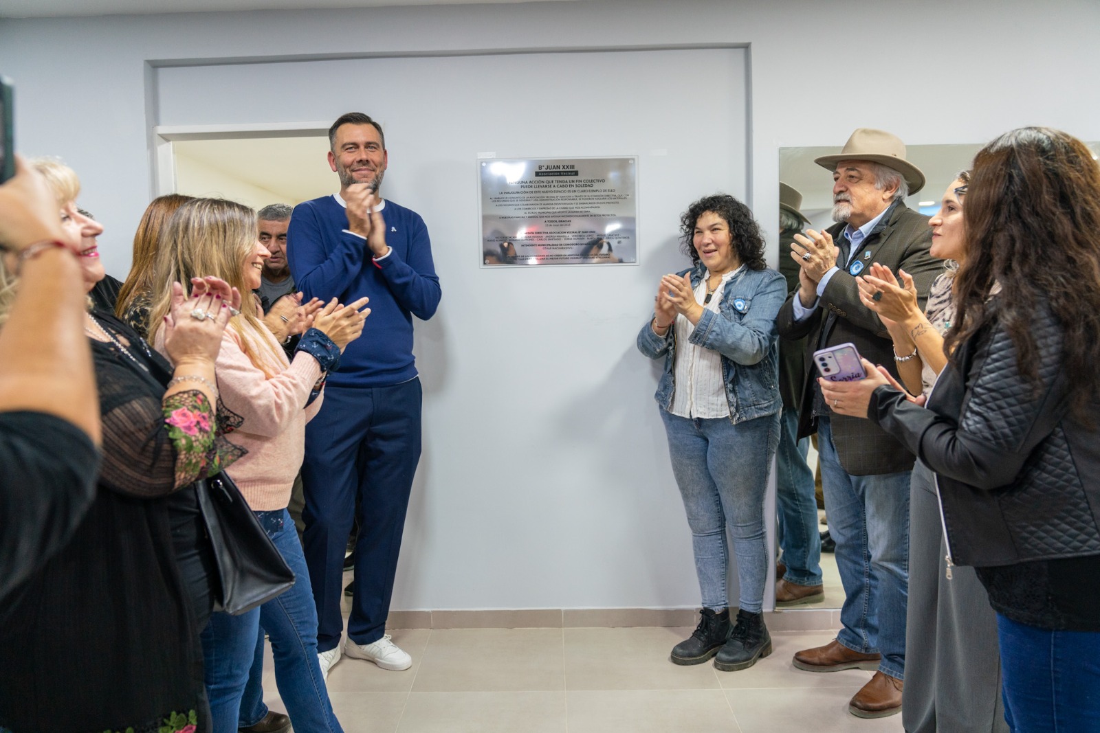Inauguraron un nuevo salón de usos múltiples  en la sede Vecinal de barrio Juan XXIII
