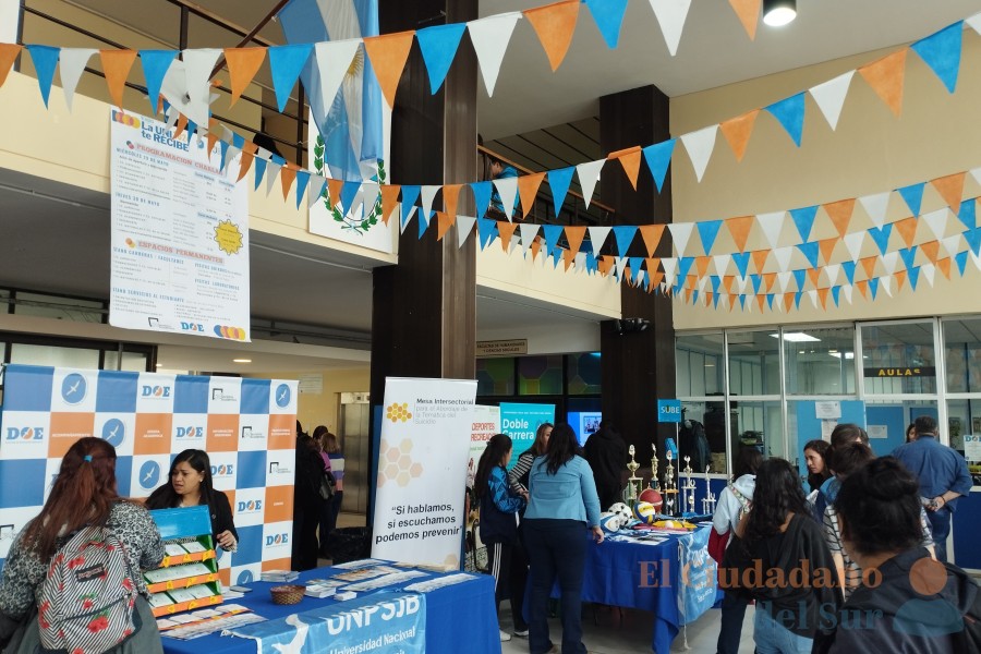 La UNPSJB abre sus puertas a futuros estudiantes con la Expo “La UNI te recibe 2025”