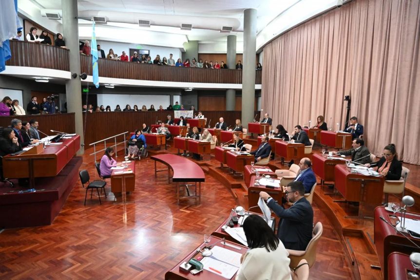 La mayoría de la Legislatura prorrogó la emergencia económica