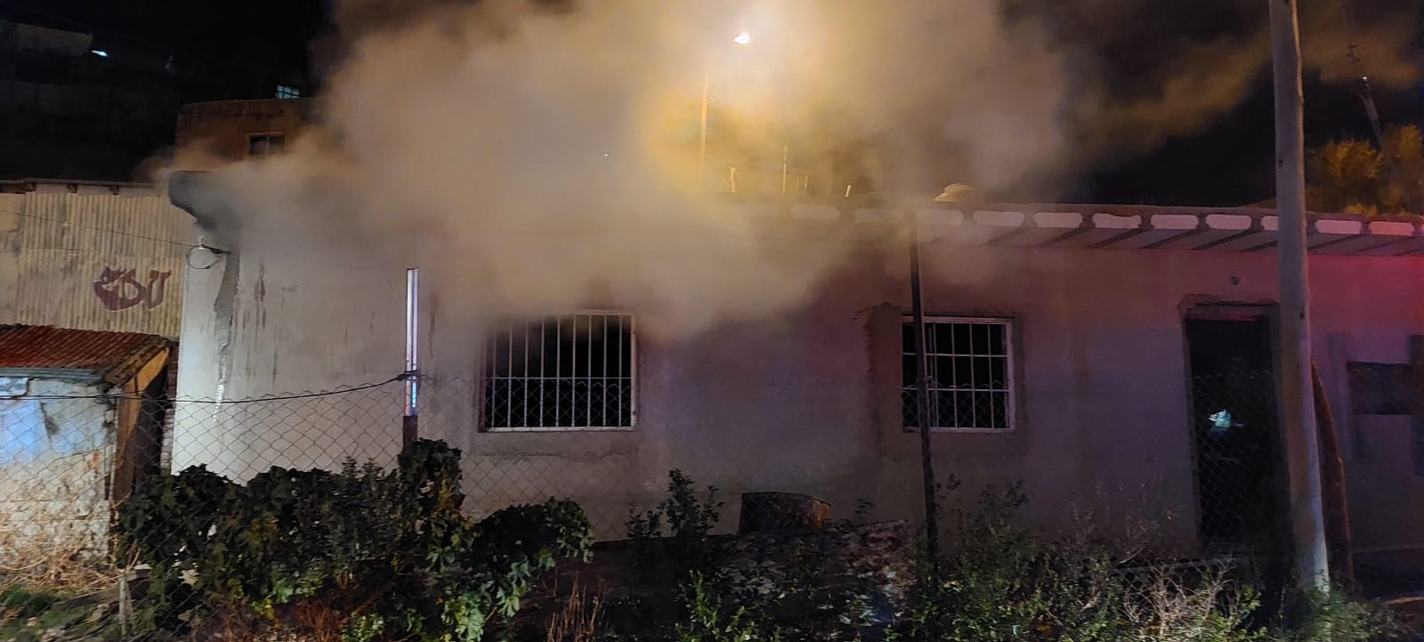 Dejó la hornalla prendida y se le incendió la casa