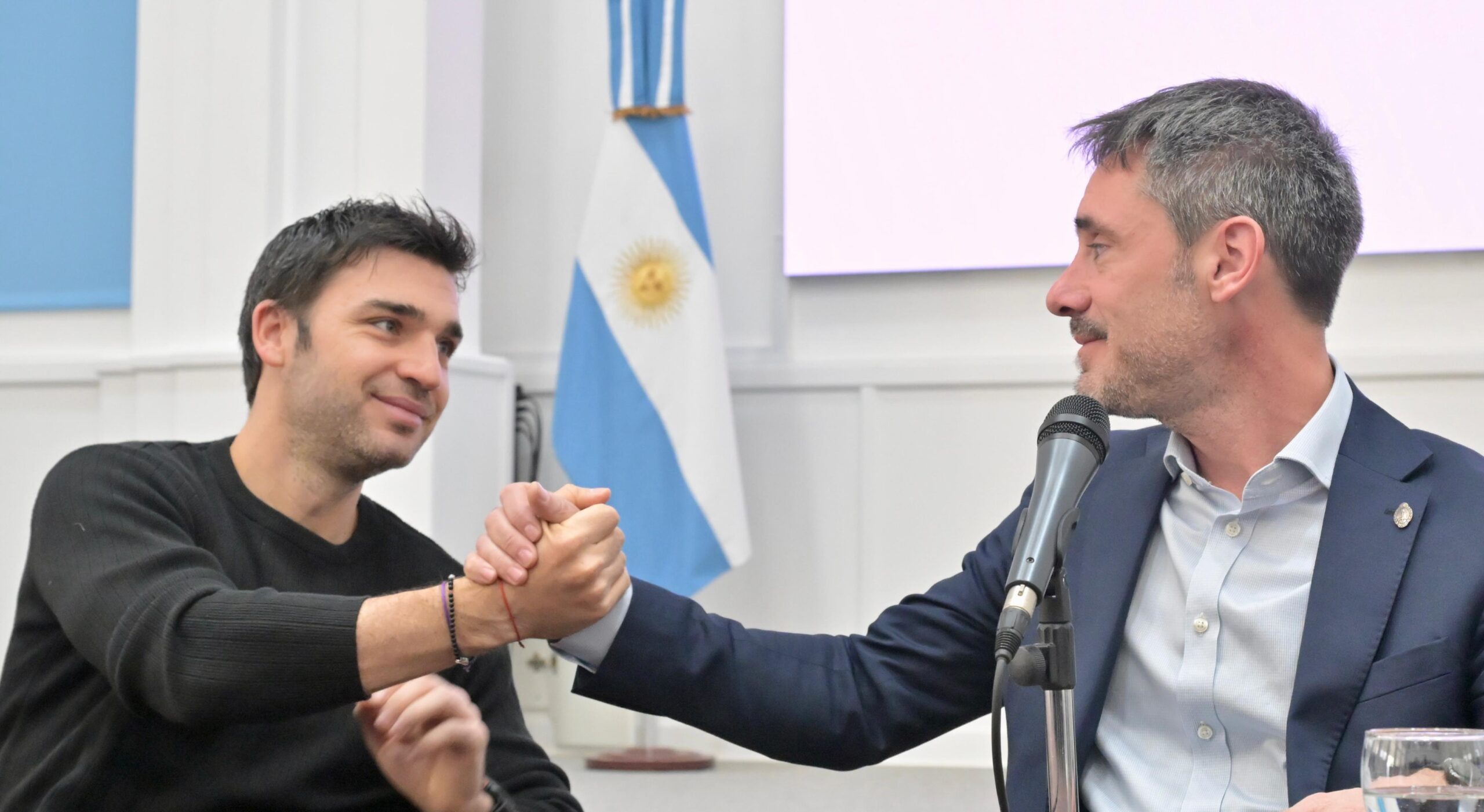 Torres firmó acuerdos con el CFI para potenciar el desarrollo productivo y promover la transición energética en distintos municipios de Chubut