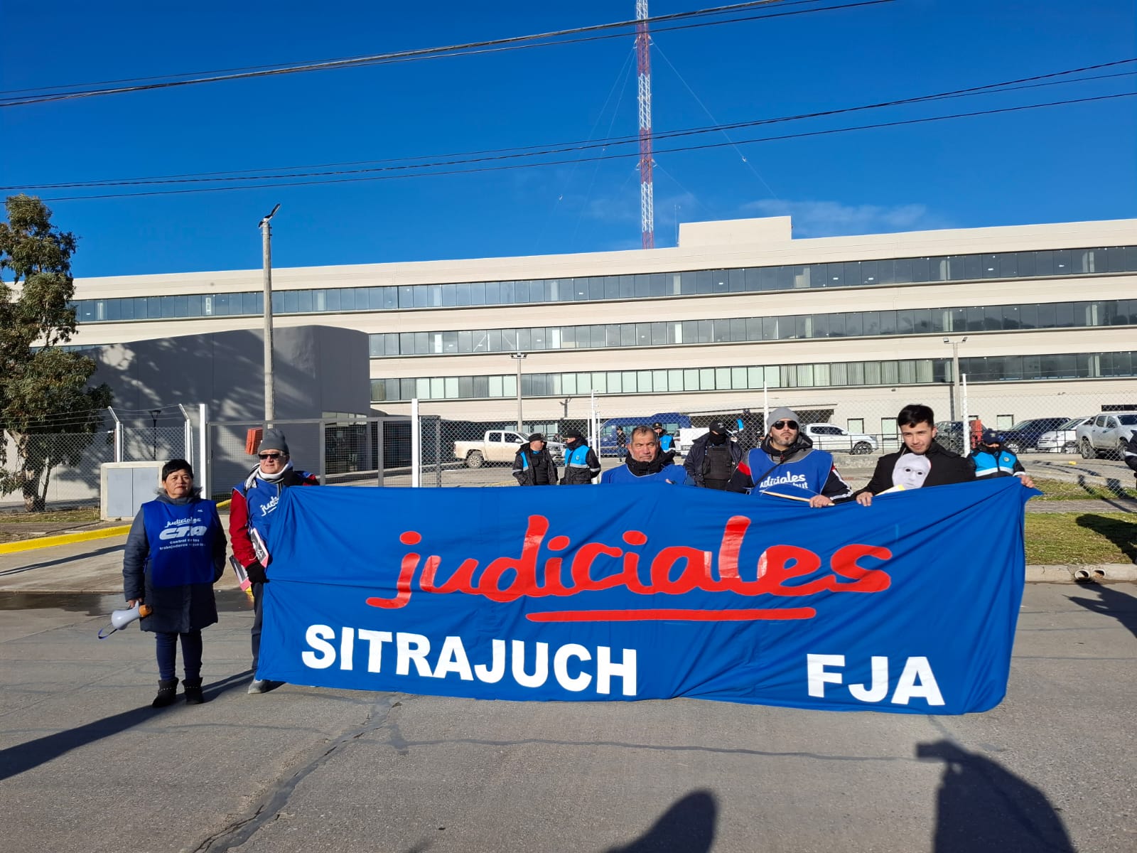 Fuerte protesta de Judiciales frente a la Ciudad Judicial