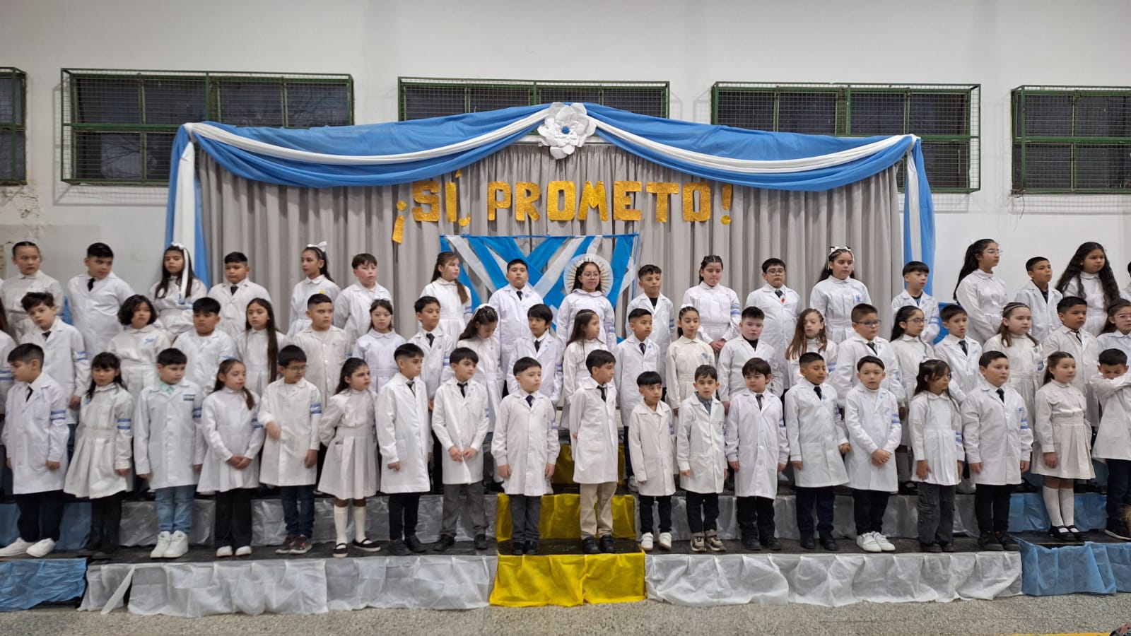 Emotiva promesa de lealtad a la Bandera Nacional y Provincial en la Escuela N°32