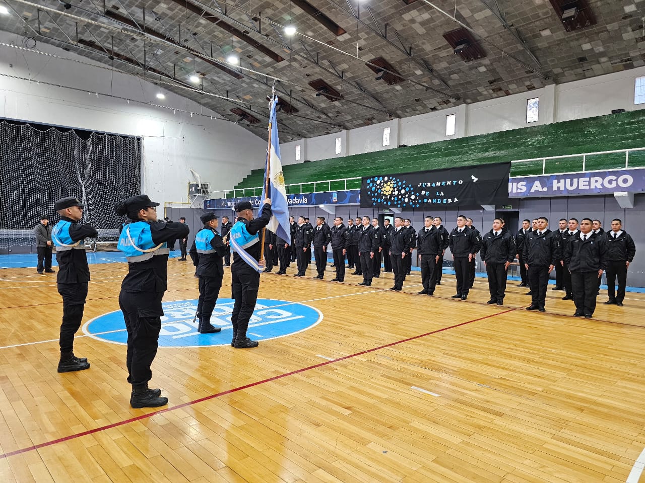 82 aspirantes a agentes juraron lealtad a la Bandera Nacional en Comodoro Rivadavia