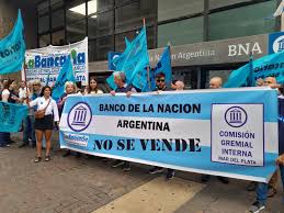 Rey: “Quieren achicar el Banco Nación para después privatizarlo”