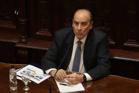Francos  interrumpió informe de gestión en Senado tras ser llamado «mentiroso»