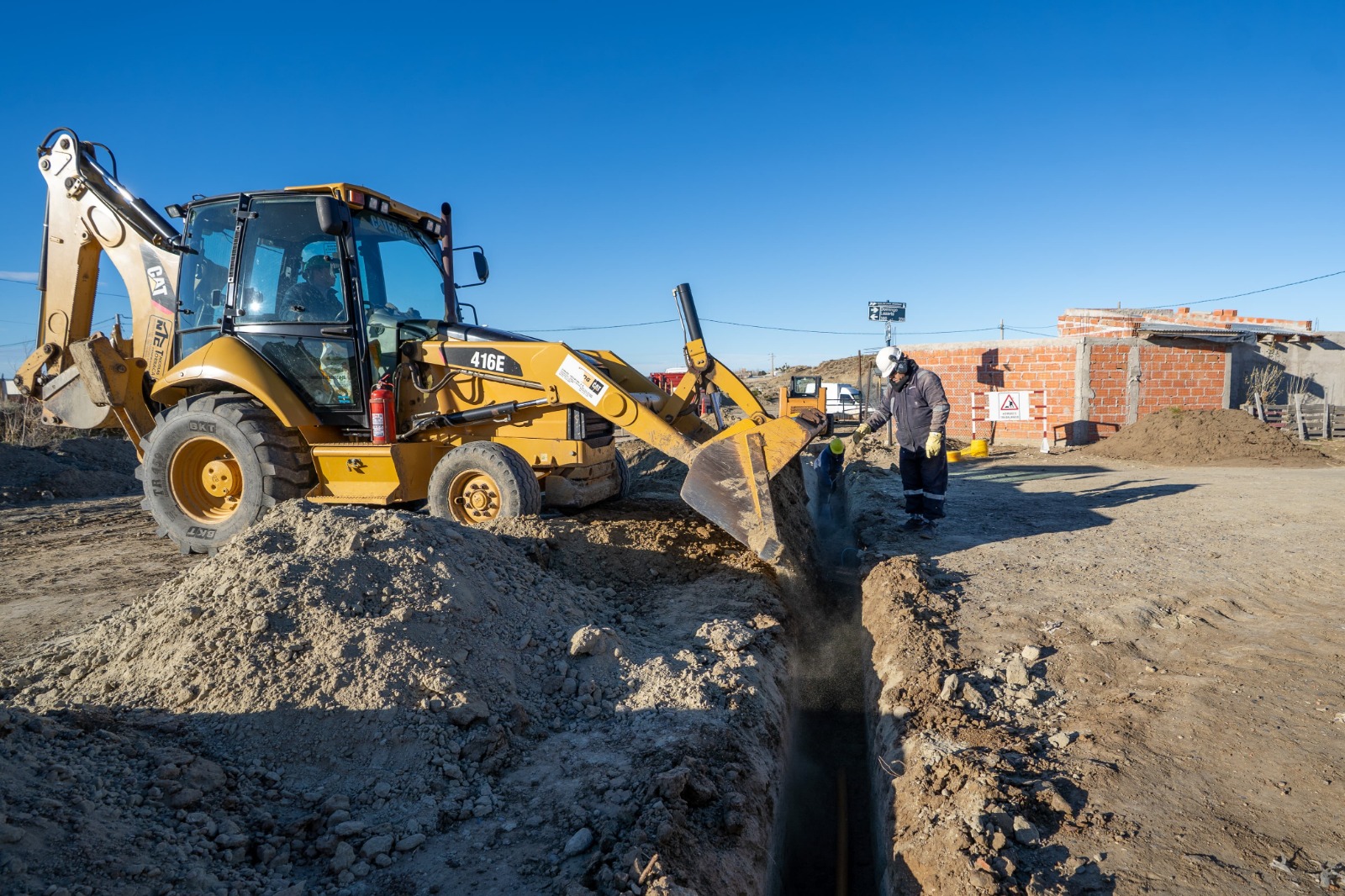 Con el tendido de cañerías avanza la obra de gas para el barrio Gasoducto