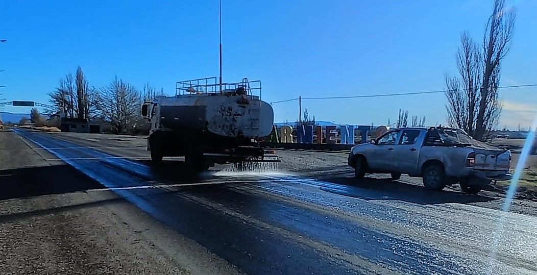 Parte de rutas del martes 22 de julio en Chubut: calzadas húmedas, heladas y equipos viales activos