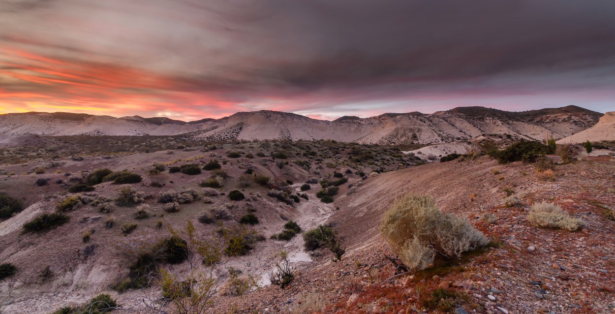 Dolavon invita a una experiencia de trekking entre bardas y paisajes rurales